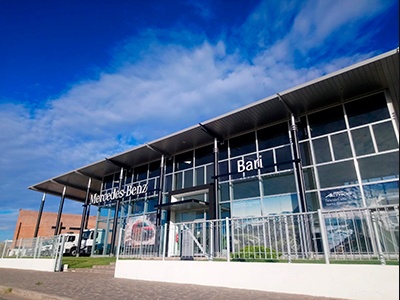 Bari, concesionario Mercedes-Benz, cumple 50 años